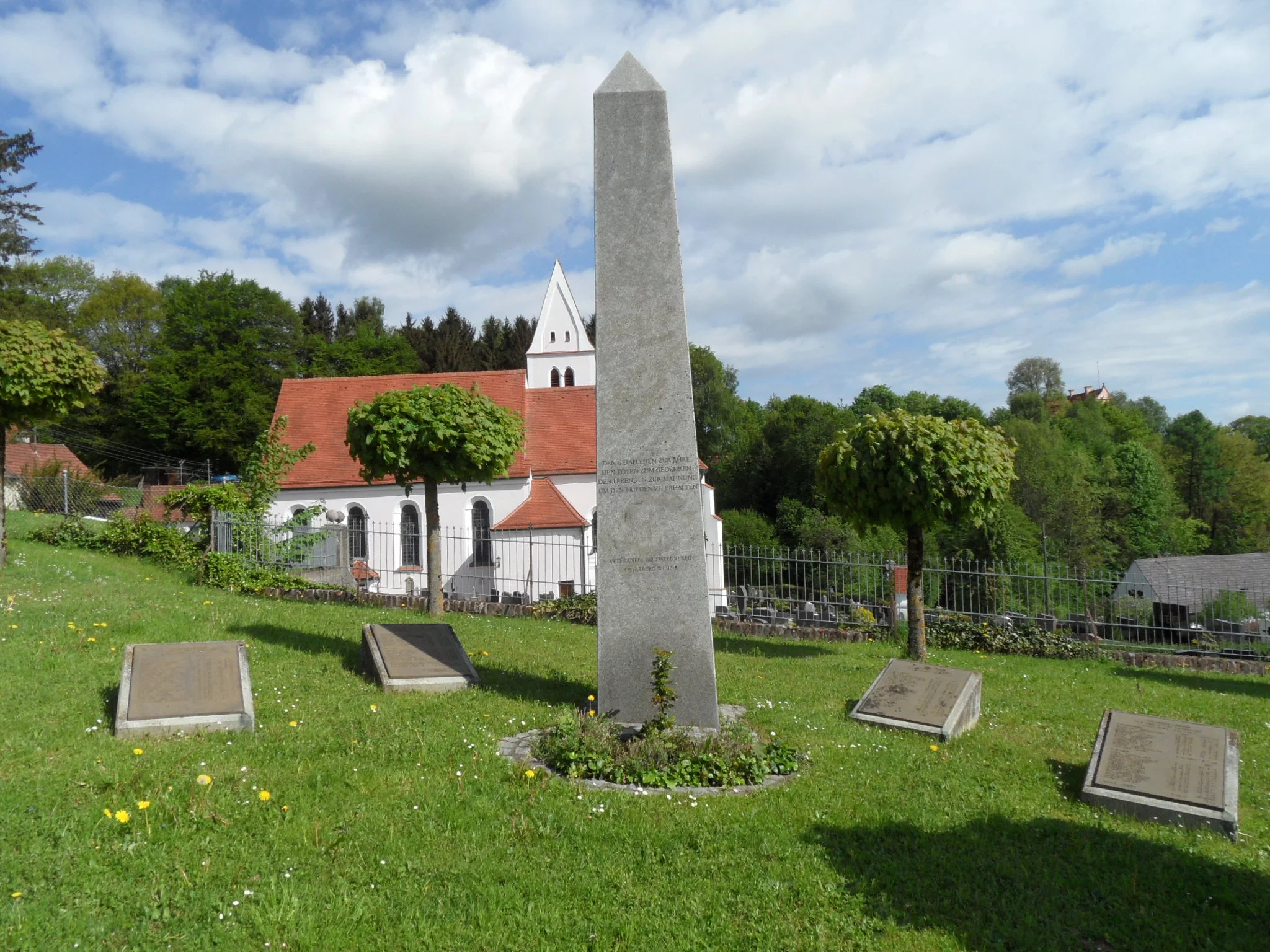 Kriegerdenkmal Sommer